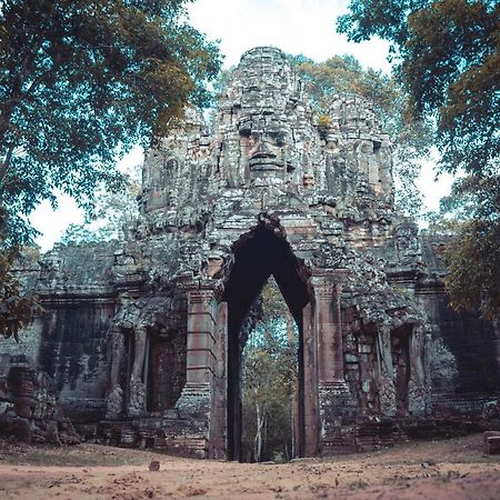 Golden Temple Residence Siem Reap Exteriér fotografie The temple of Angkor Wat