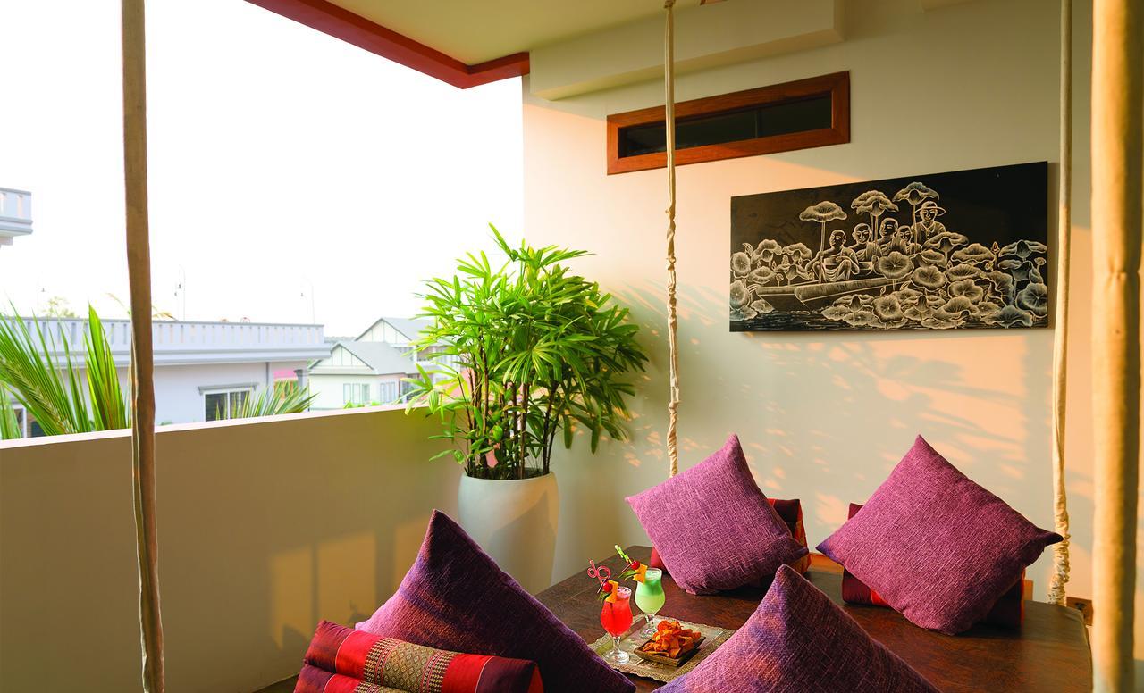 Golden Temple Residence Siem Reap Exteriér fotografie A balcony in a hotel