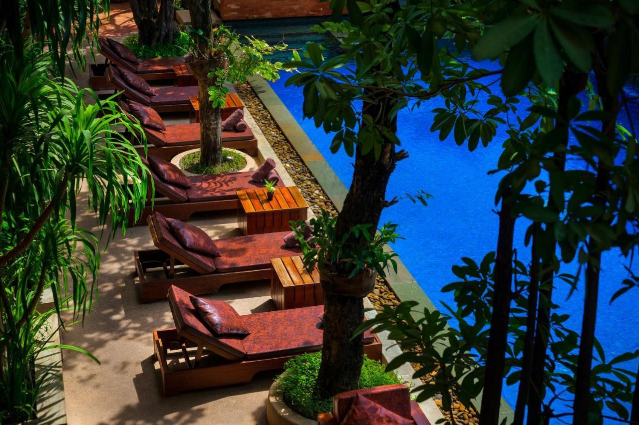 Golden Temple Residence Siem Reap Exteriér fotografie The swimming pool at the hotel
