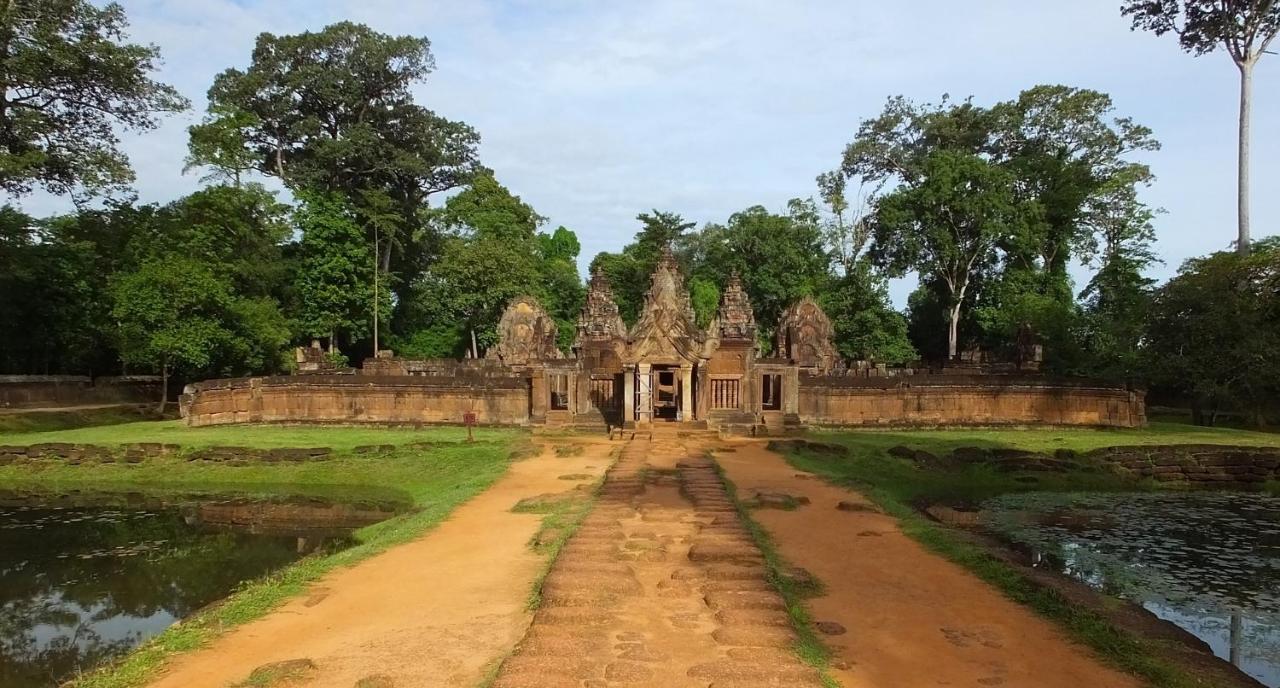 Golden Temple Residence Siem Reap Exteriér fotografie The temple of Angkor Wat